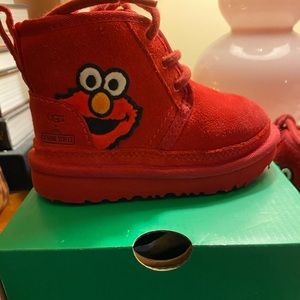 Pre-loved Elmo Uggs Size 9